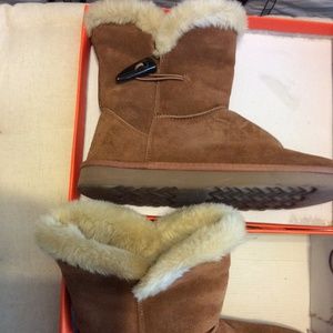 Tan suede faux fur lined boots